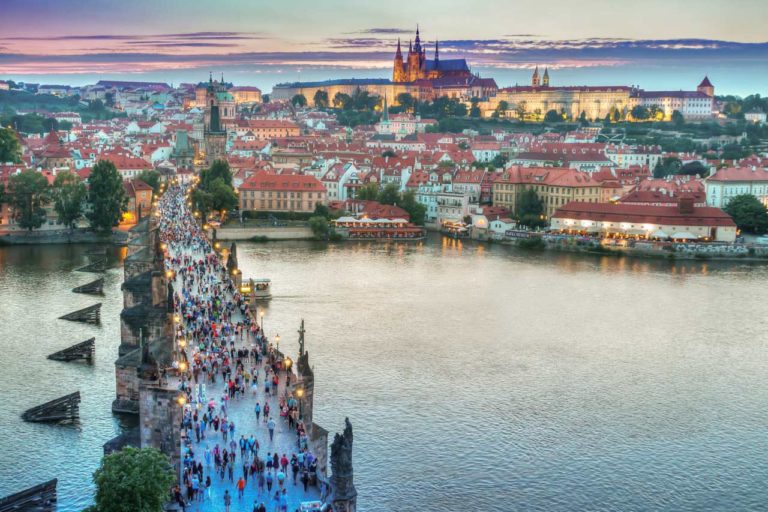 Zdjęcie przedstawiające widok na Pragę