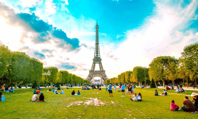 wieża Eiffla w Paryżu