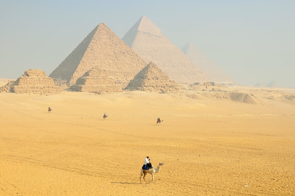 Planujesz wycieczkę do Egiptu? Przygotuj się na zwiedzanie starożytnych zabytków