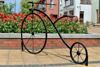 rzeźba przedstawiająca rower