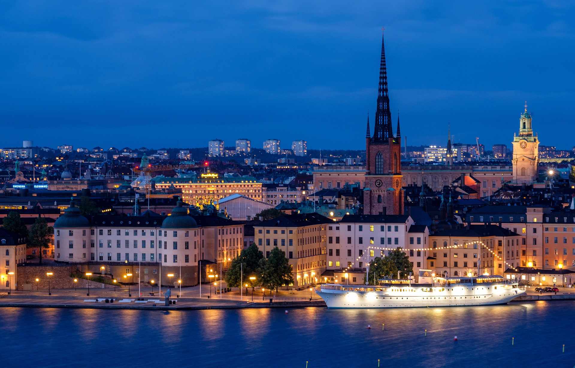 miasto nocą
