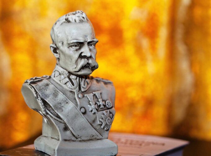 Józef Piłsudski popiersie