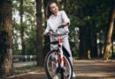 kobieta na rowerze
